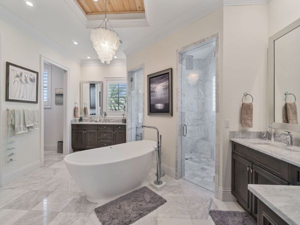 Longboat Key Beachfront Luxury Estate - 5 Bedroom Gulf-Front Vacation Rental
