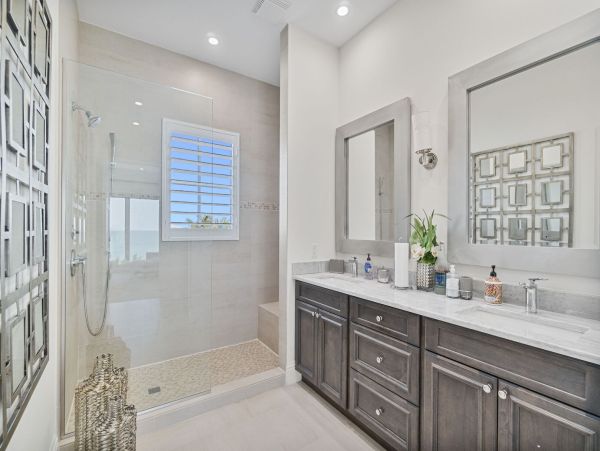 Longboat Key Beachfront Luxury Estate - 5 Bedroom Gulf-Front Vacation Rental