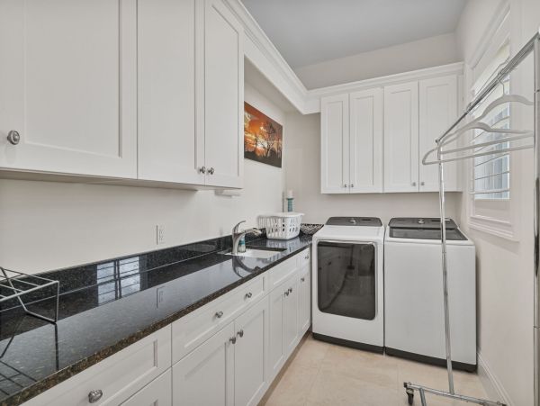 Longboat Key Beachfront Luxury Estate - 5 Bedroom Gulf-Front Vacation Rental