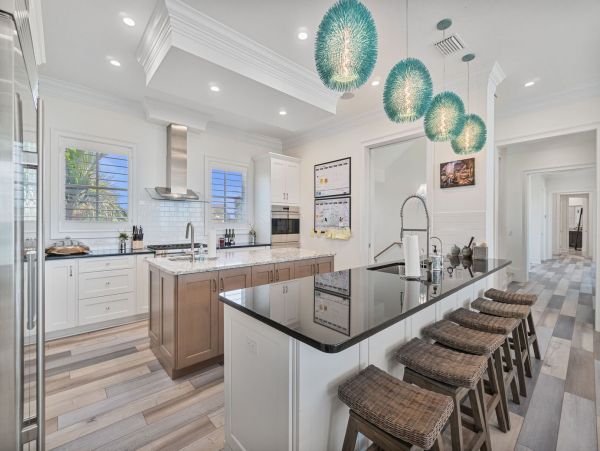 Longboat Key Beachfront Luxury Estate - 5 Bedroom Gulf-Front Vacation Rental