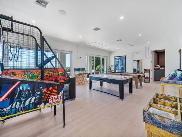 Longboat Key Beachfront Luxury Estate - 5 Bedroom Gulf-Front Vacation Rental