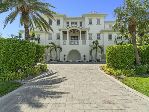 Longboat Key Beachfront Luxury Estate - 5 Bedroom Gulf-Front Vacation Rental