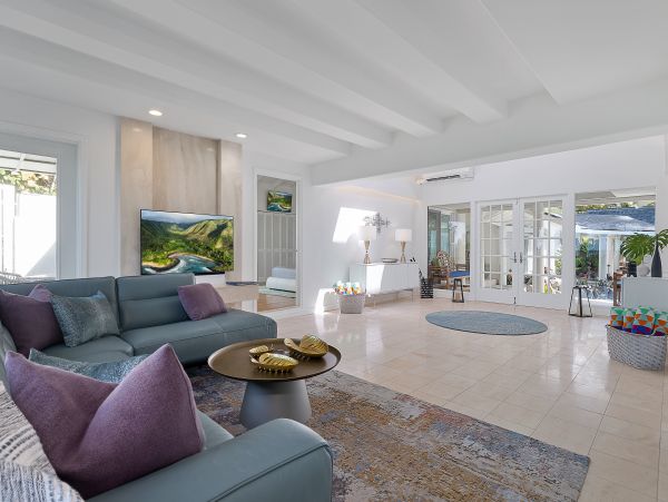 Oceanfront Oahu Estate Home- Private Collection Direct Beachfront