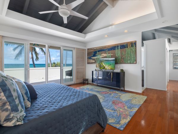 Oceanfront Oahu Estate Home- Private Collection Direct Beachfront