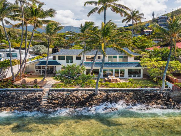 Oceanfront Oahu Estate Home- Private Collection Direct Beachfront