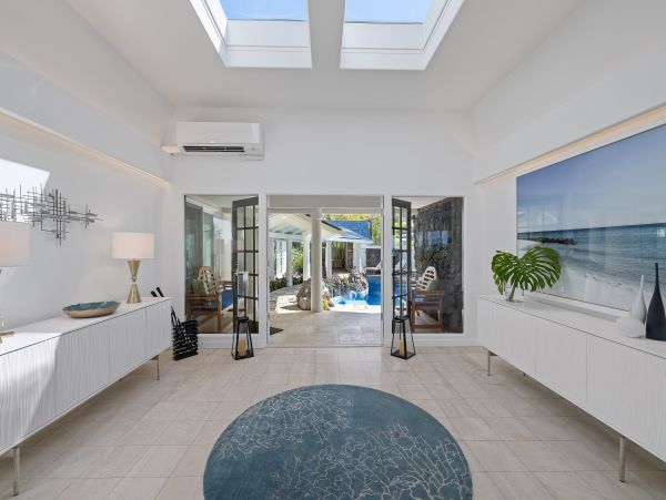 Oceanfront Oahu Estate Home- Private Collection Direct Beachfront