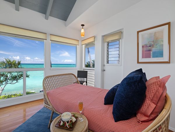 Oceanfront Oahu Estate Home- Private Collection Direct Beachfront