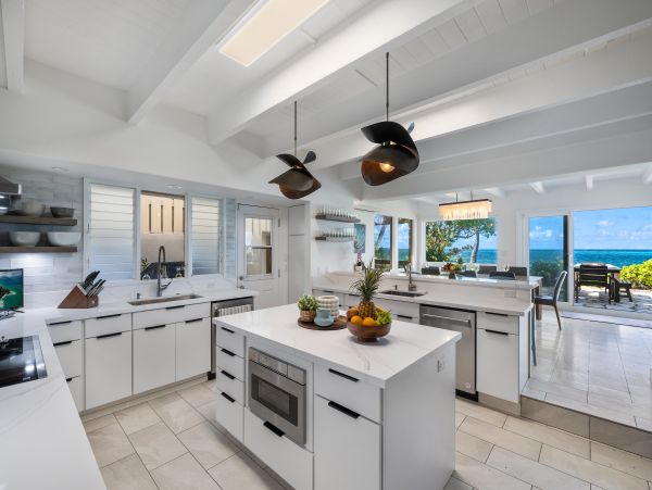 Oceanfront Oahu Estate Home- Private Collection Direct Beachfront