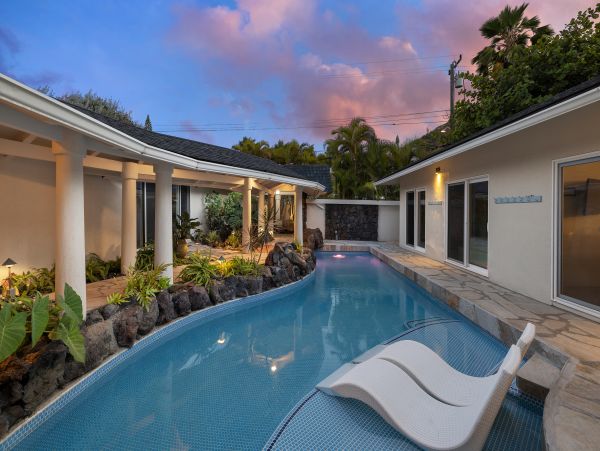 Oceanfront Oahu Estate Home- Private Collection Direct Beachfront