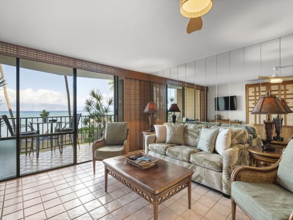 Oceanfront Maui Vacation Rental Kaanapali Coast - 1 Bedroom Condo with Pool