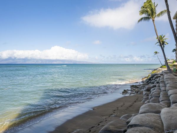 Oceanfront Maui Vacation Rental Kaanapali Coast - 1 Bedroom Condo with Pool