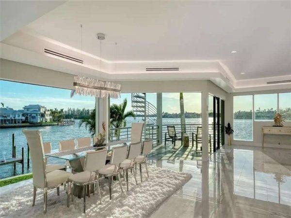 Luxury Sarasota Bayfront Retreat - Private Dock, Heated Pool & Spa near Siesta Key