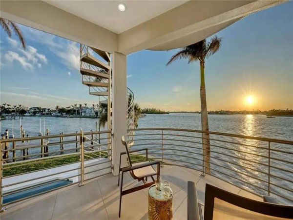 Luxury Sarasota Bayfront Retreat - Private Dock, Heated Pool & Spa near Siesta Key