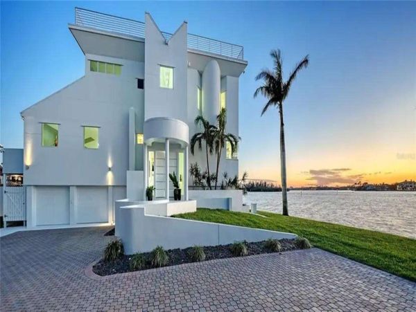 Luxury Sarasota Bayfront Retreat - Private Dock, Heated Pool & Spa near Siesta Key