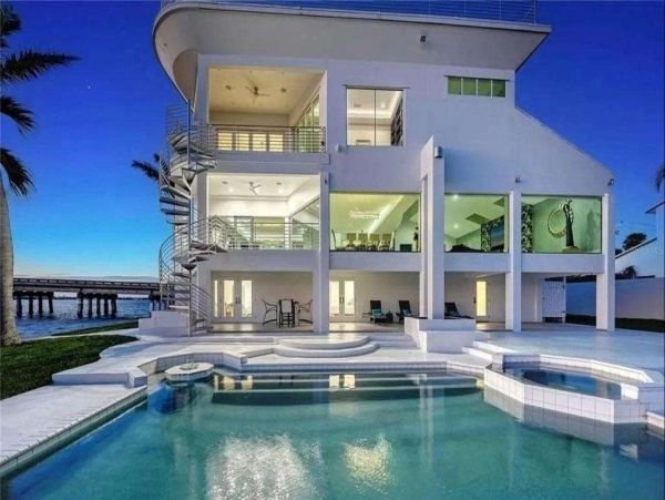 Luxury Sarasota Bayfront Retreat - Private Dock, Heated Pool & Spa near Siesta Key