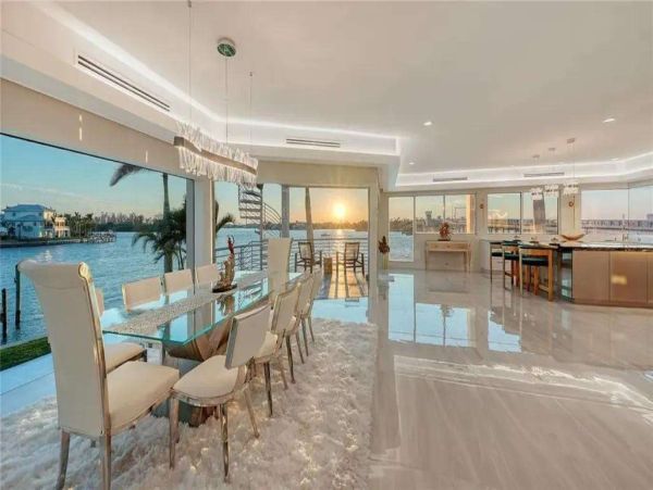 Luxury Sarasota Bayfront Retreat - Private Dock, Heated Pool & Spa near Siesta Key