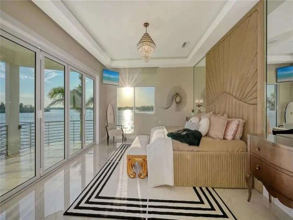Luxury Sarasota Bayfront Retreat - Private Dock, Heated Pool & Spa near Siesta Key