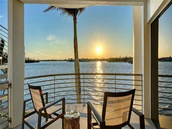 Luxury Sarasota Bayfront Retreat - Private Dock, Heated Pool & Spa near Siesta Key