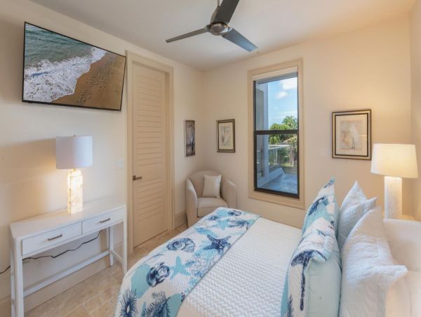 Luxury Marco Island Waterfront Rentals - Private Pool, Spa & Dock Access