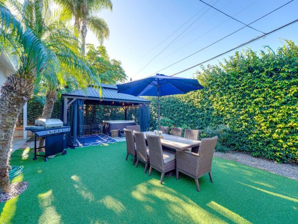 Luxury La Jolla Vacation Home - Walk to Beach & Town, Private Jacuzzi