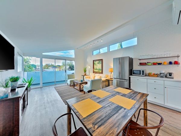 Luxury La Jolla Vacation Home - Walk to Beach & Town, Private Jacuzzi