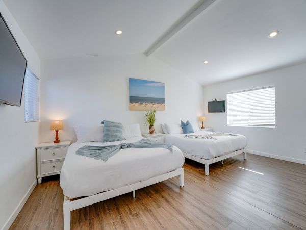 Luxury La Jolla Vacation Home - Walk to Beach & Town, Private Jacuzzi