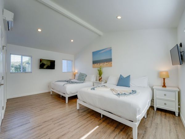 Luxury La Jolla Vacation Home - Walk to Beach & Town, Private Jacuzzi