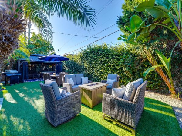 Luxury La Jolla Vacation Home - Walk to Beach & Town, Private Jacuzzi