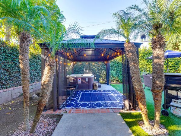 Luxury La Jolla Vacation Home - Walk to Beach & Town, Private Jacuzzi