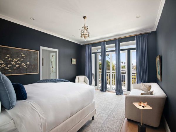 Luxury La Jolla Vacation Home - Walk to Beach, Hot Tub & Kids Room