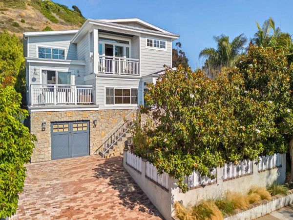 Luxury La Jolla Vacation Home - Walk to Beach, Hot Tub & Kids Room