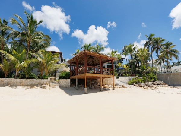Nassau Oceanfront Luxury Villa - Private Bahamas Beach Rental
