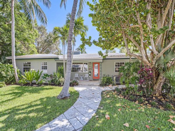 Elegant 3 Bedroom Lake Worth Beach Vacation Home with Pool & Tropical Gardens
