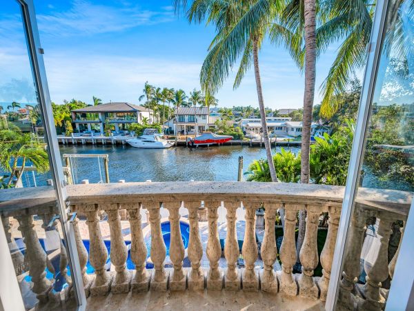 Waterfront Luxury Vacation Rental - Mediterranean - Style Villa with Private Dock