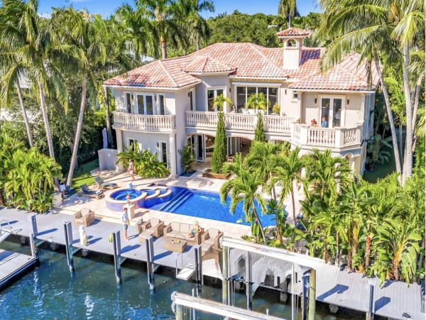 Waterfront Luxury Vacation Rental - Mediterranean - Style Villa with Private Dock