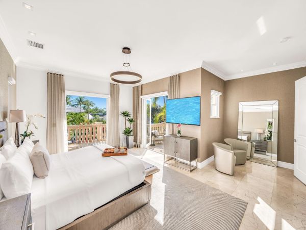 Waterfront Luxury Vacation Rental - Mediterranean - Style Villa with Private Dock