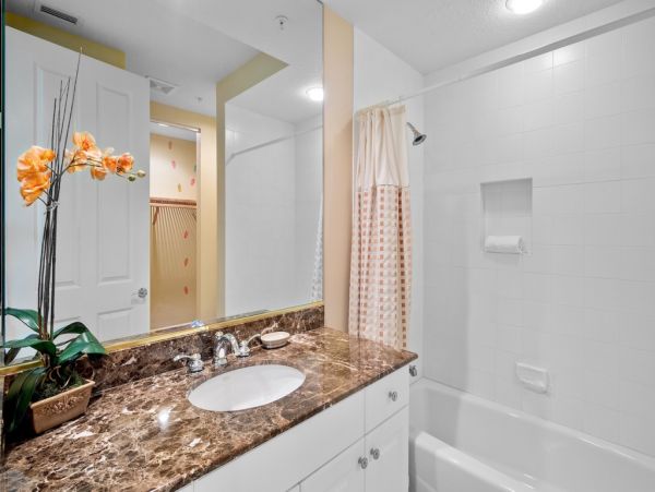 Luxury Penthouse in Siesta Key - 3 Bedroom Condo Your Ideal Beach Getaway
