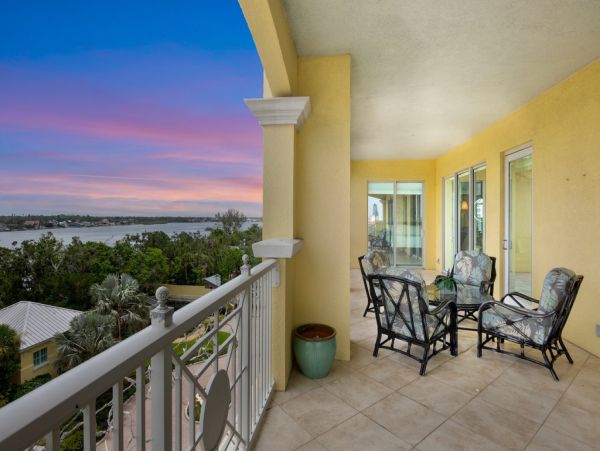 Luxury Penthouse in Siesta Key - 3 Bedroom Condo Your Ideal Beach Getaway