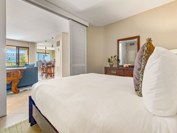 Luxury 7th-Floor Suite with Ocean Views in Kaanapali, Maui