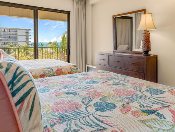 Luxury 7th-Floor Suite with Ocean Views in Kaanapali, Maui