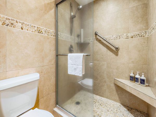 Luxury 7th-Floor Suite with Ocean Views in Kaanapali, Maui
