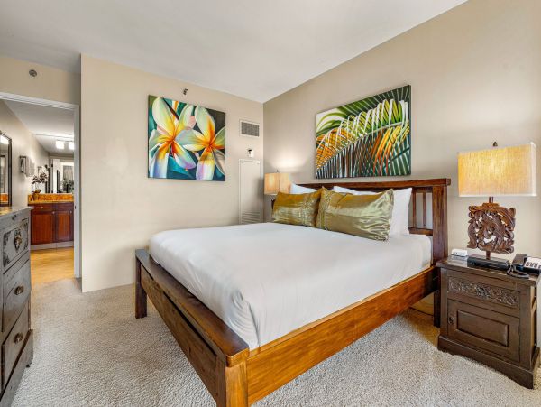 Luxury 7th-Floor Suite with Ocean Views in Kaanapali, Maui