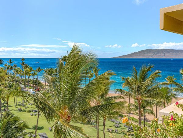 Luxury 7th-Floor Suite with Ocean Views in Kaanapali, Maui