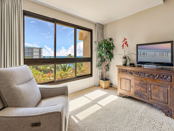Luxury 7th-Floor Suite with Ocean Views in Kaanapali, Maui