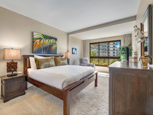 Luxury 7th-Floor Suite with Ocean Views in Kaanapali, Maui