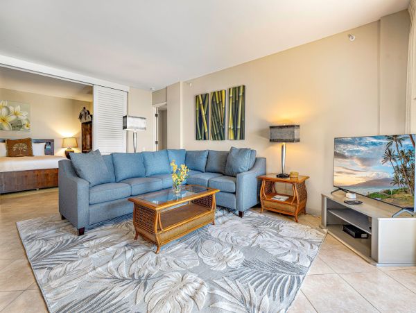 Luxury 7th-Floor Suite with Ocean Views in Kaanapali, Maui
