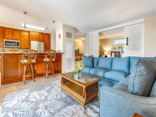 Luxury 7th-Floor Suite with Ocean Views in Kaanapali, Maui