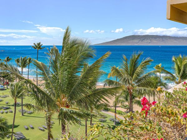 Luxury 7th-Floor Suite with Ocean Views in Kaanapali, Maui