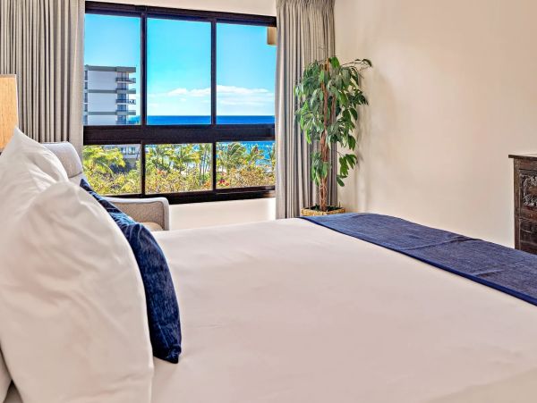 Luxury 7th-Floor Suite with Ocean Views in Kaanapali, Maui
