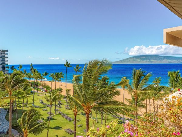 Luxury 7th-Floor Suite with Ocean Views in Kaanapali, Maui